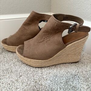 Universal Thread Tan Wedge Sandals